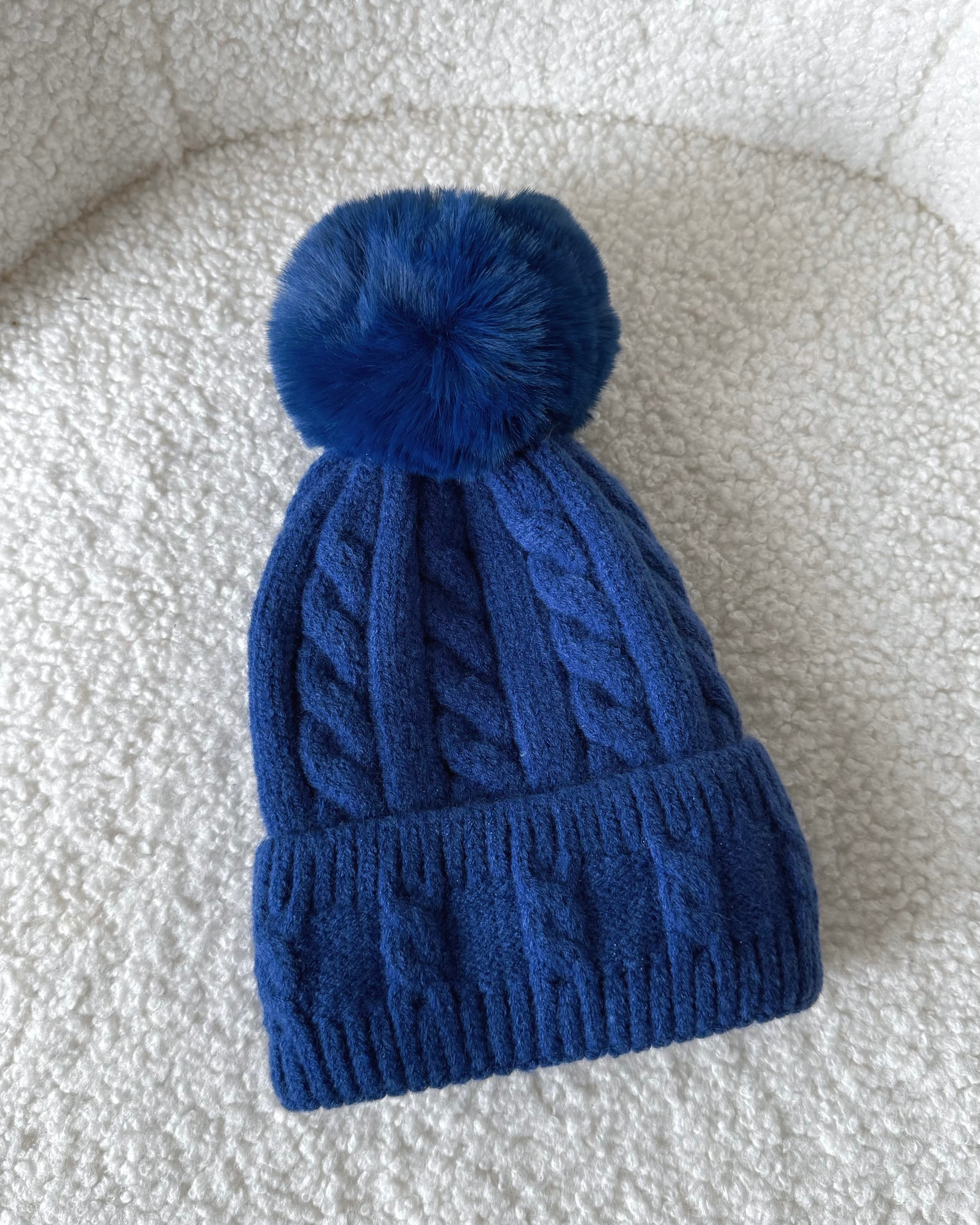 Mütze "Lumi" mit Bommel Royalblau