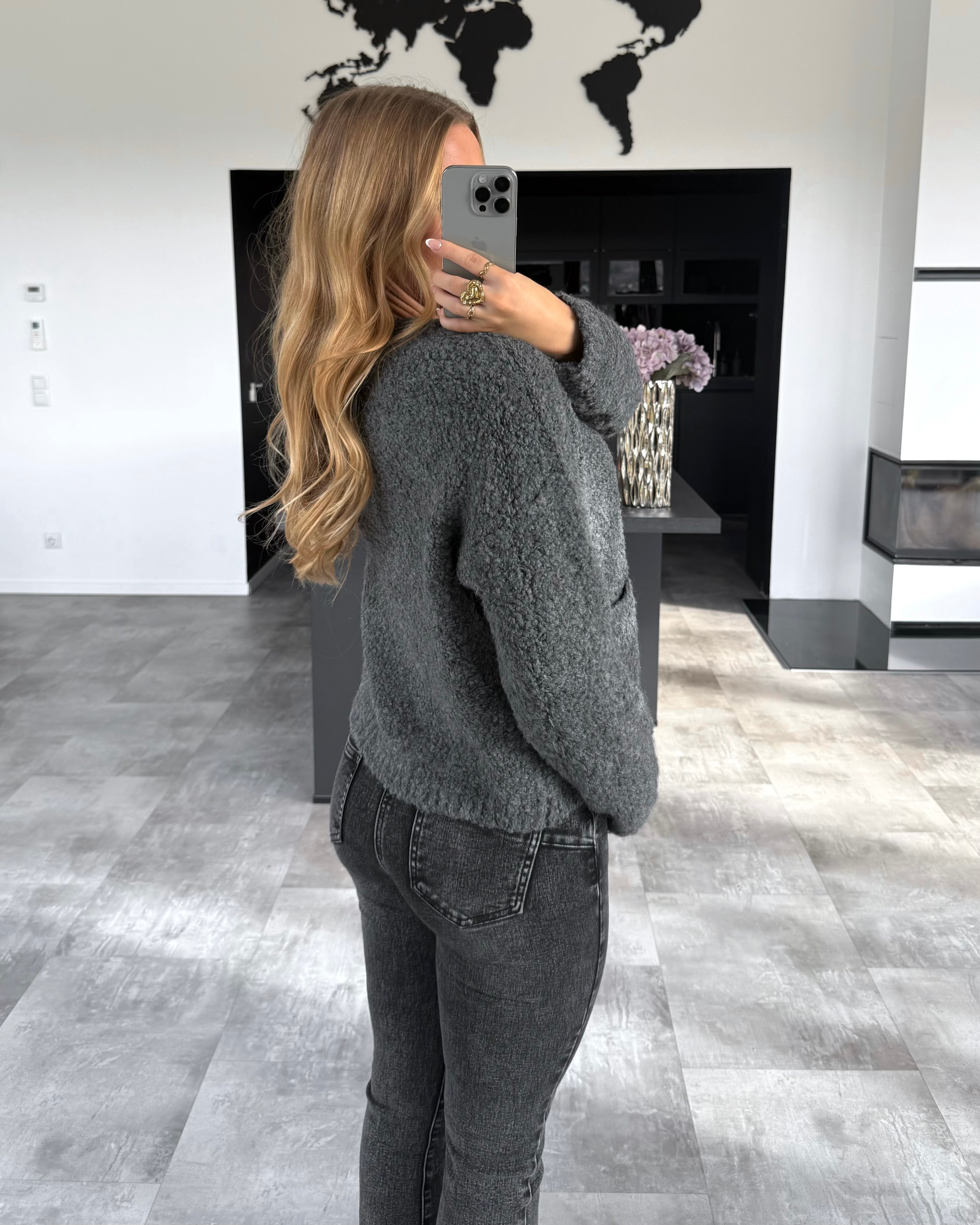 Bouclé Cardigan "Estelle" mit goldenen Knöpfen Grau