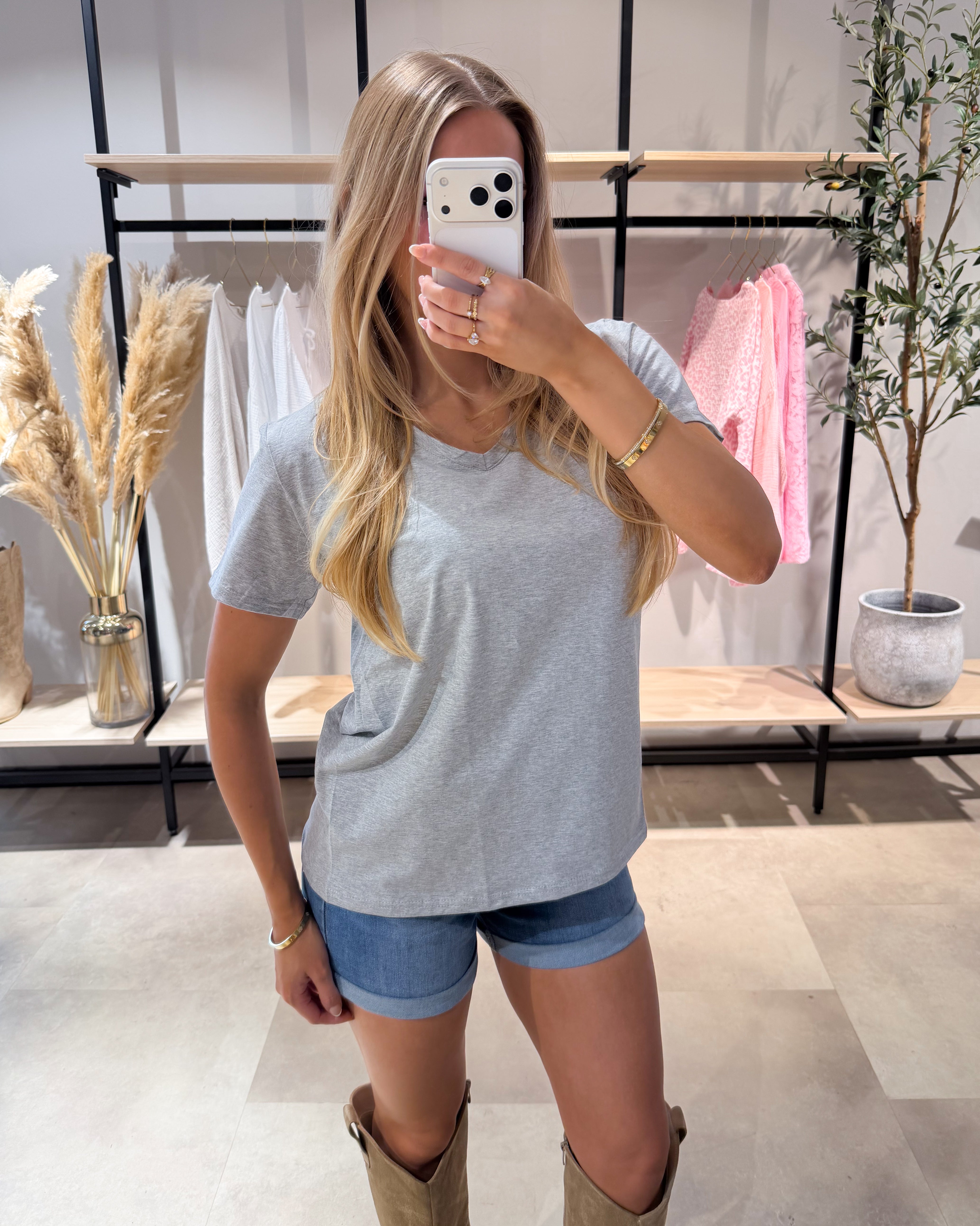 T-Shirt "Nova" V-Neck