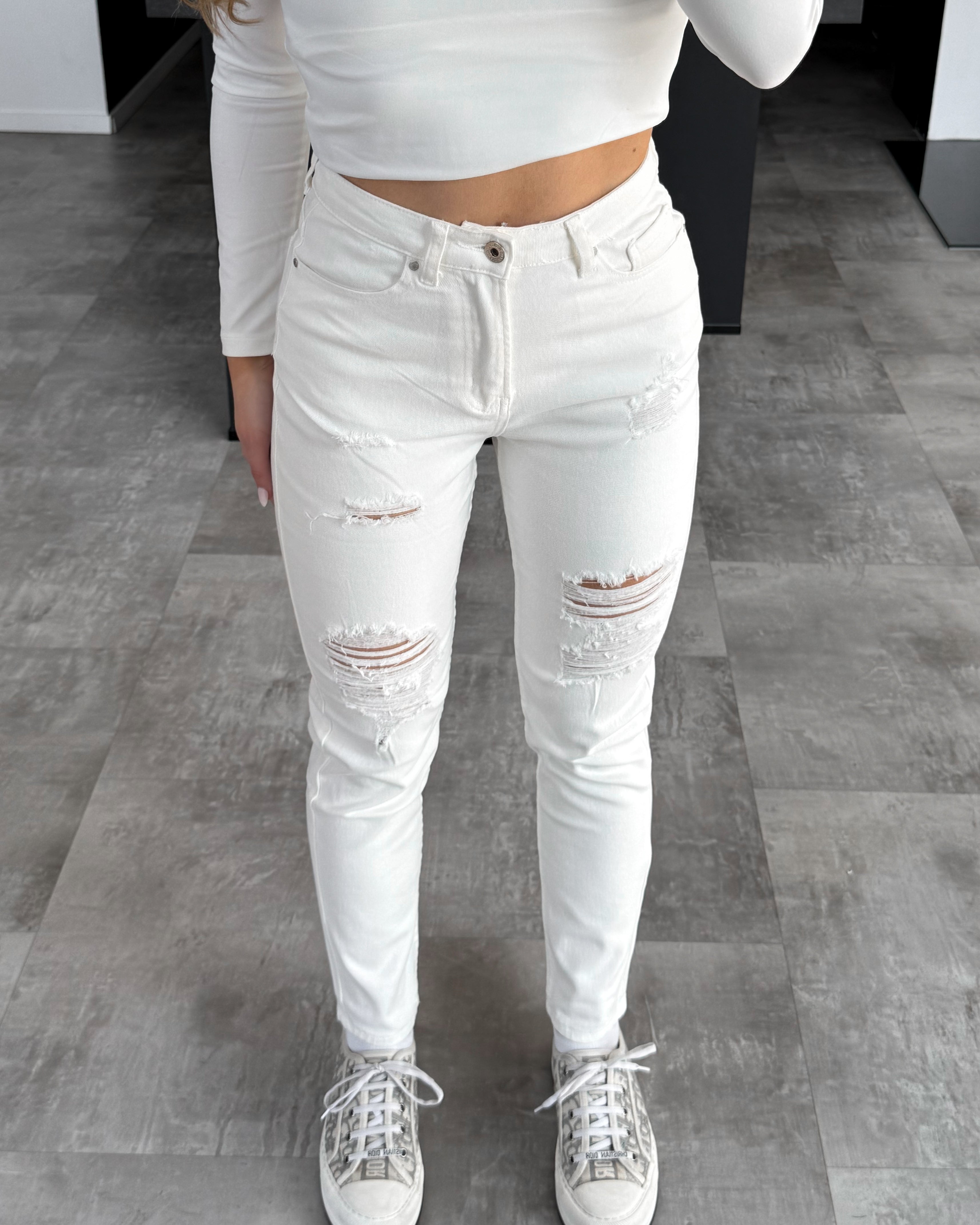 Ripped Mom Jeans "Jolene" Weiß