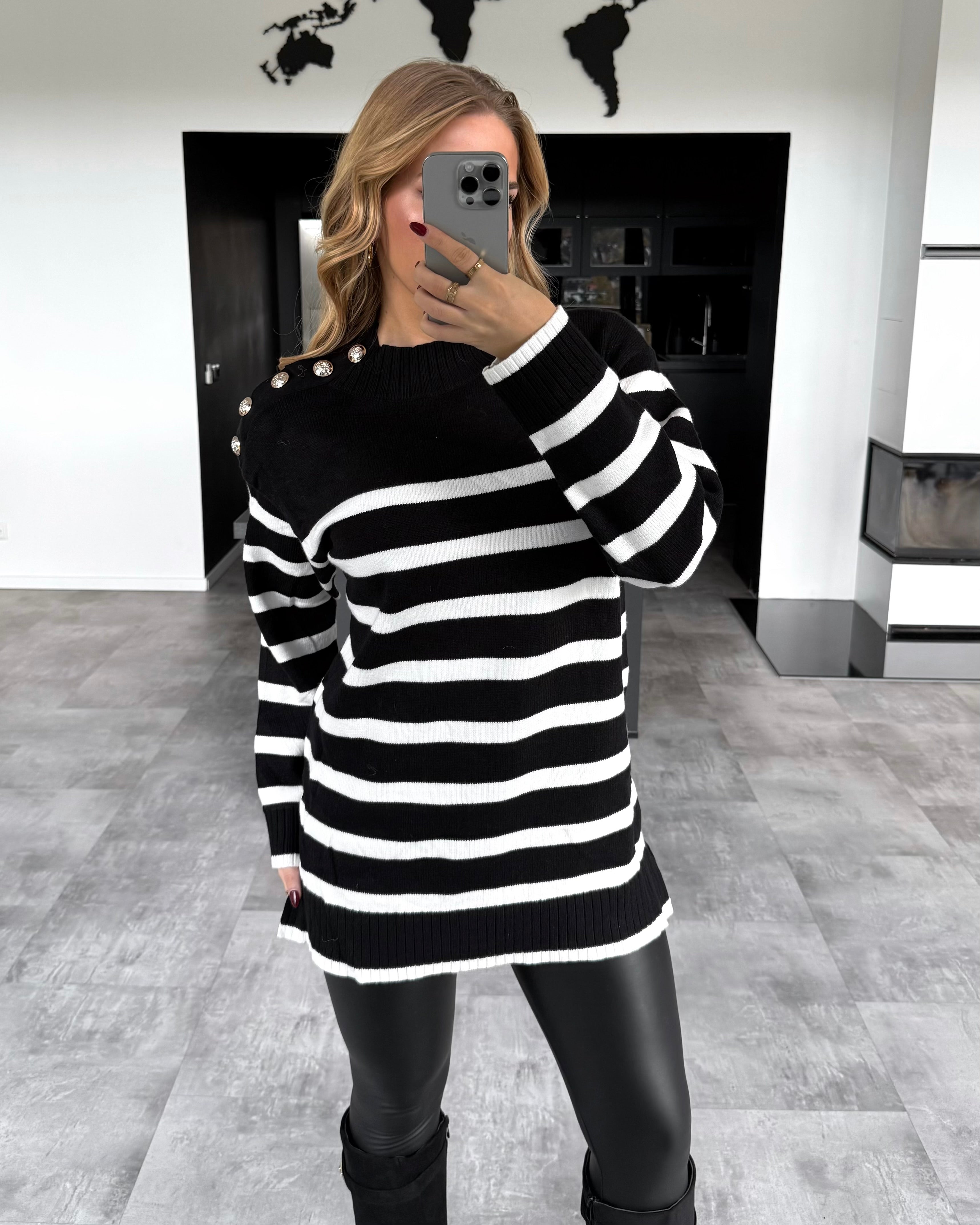 Pullover "Maribel" mit goldenen Knöpfen Schwarz-Weiß