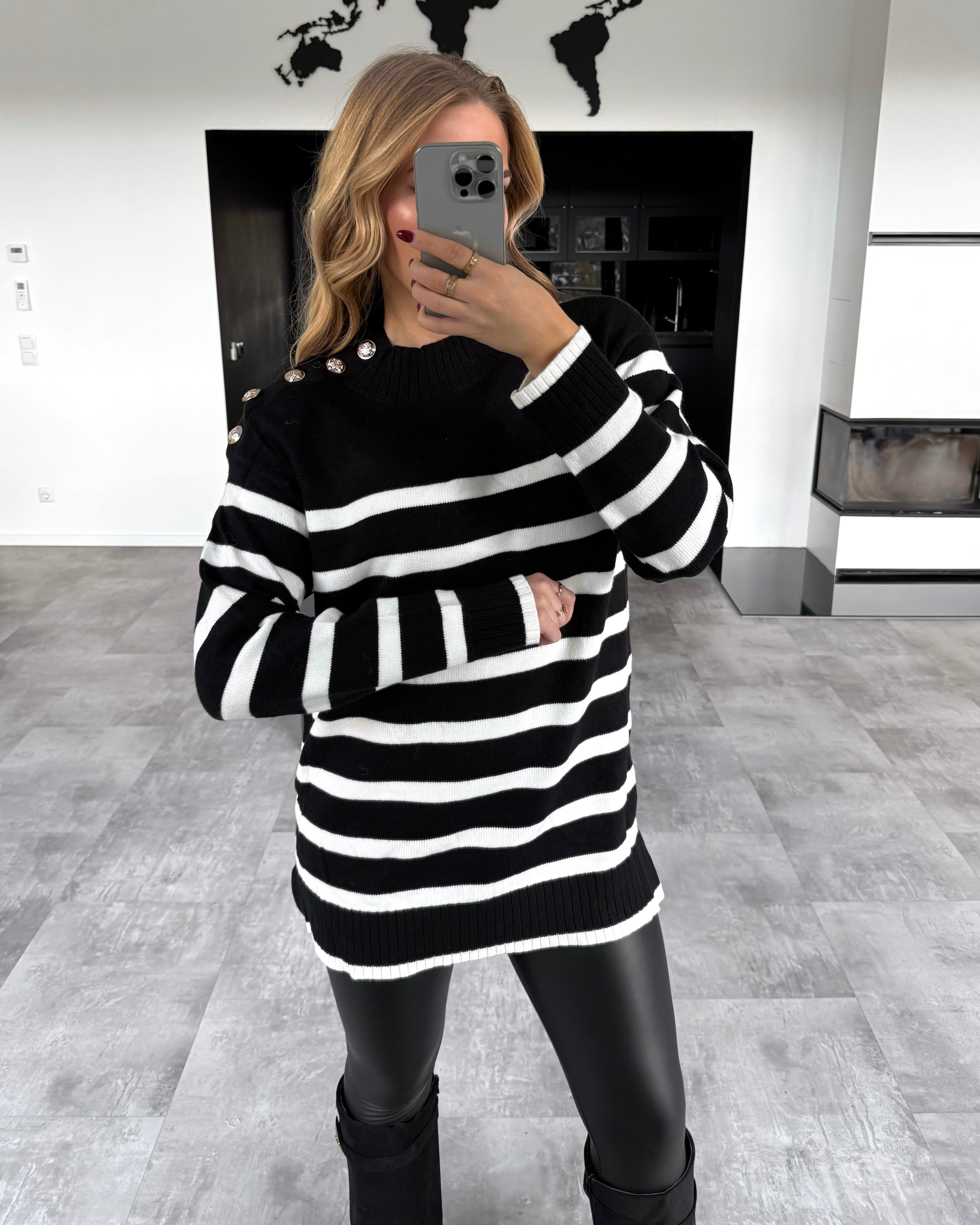 Pullover "Maribel" mit goldenen Knöpfen Schwarz-Weiß