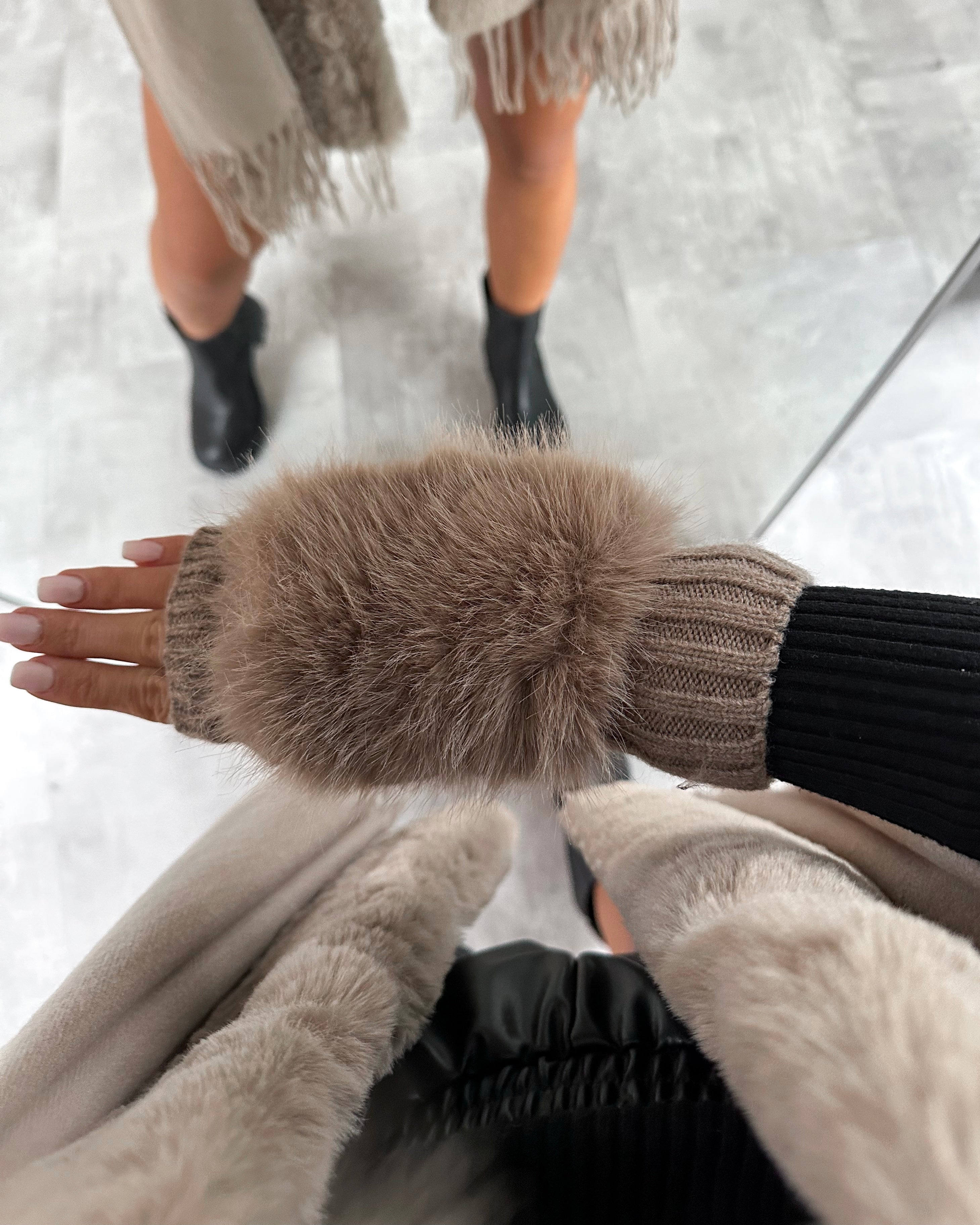 Faux Fur Fingerlose Handschuhe Taupe