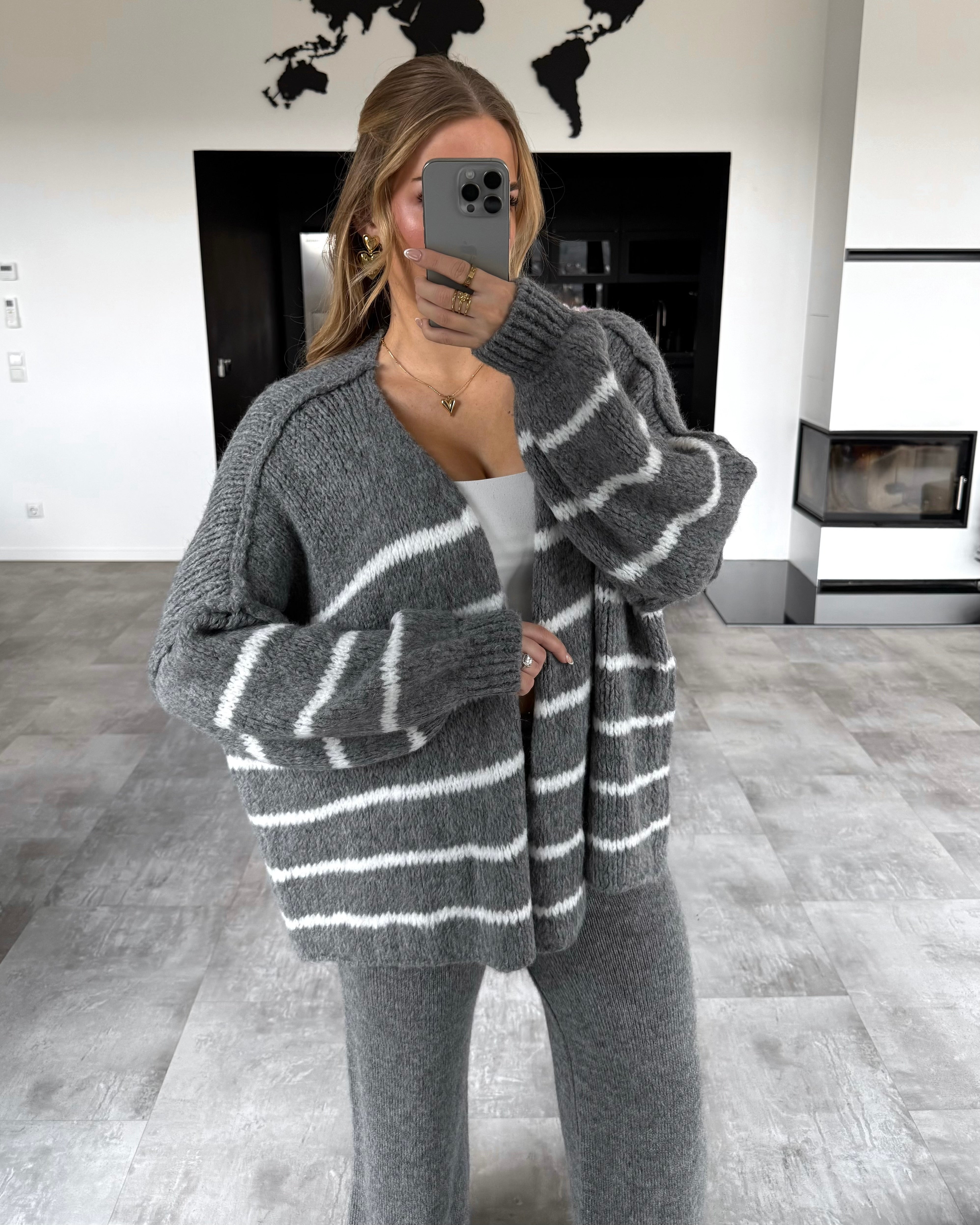 Cardigan “Raya“ Grau-Weiß