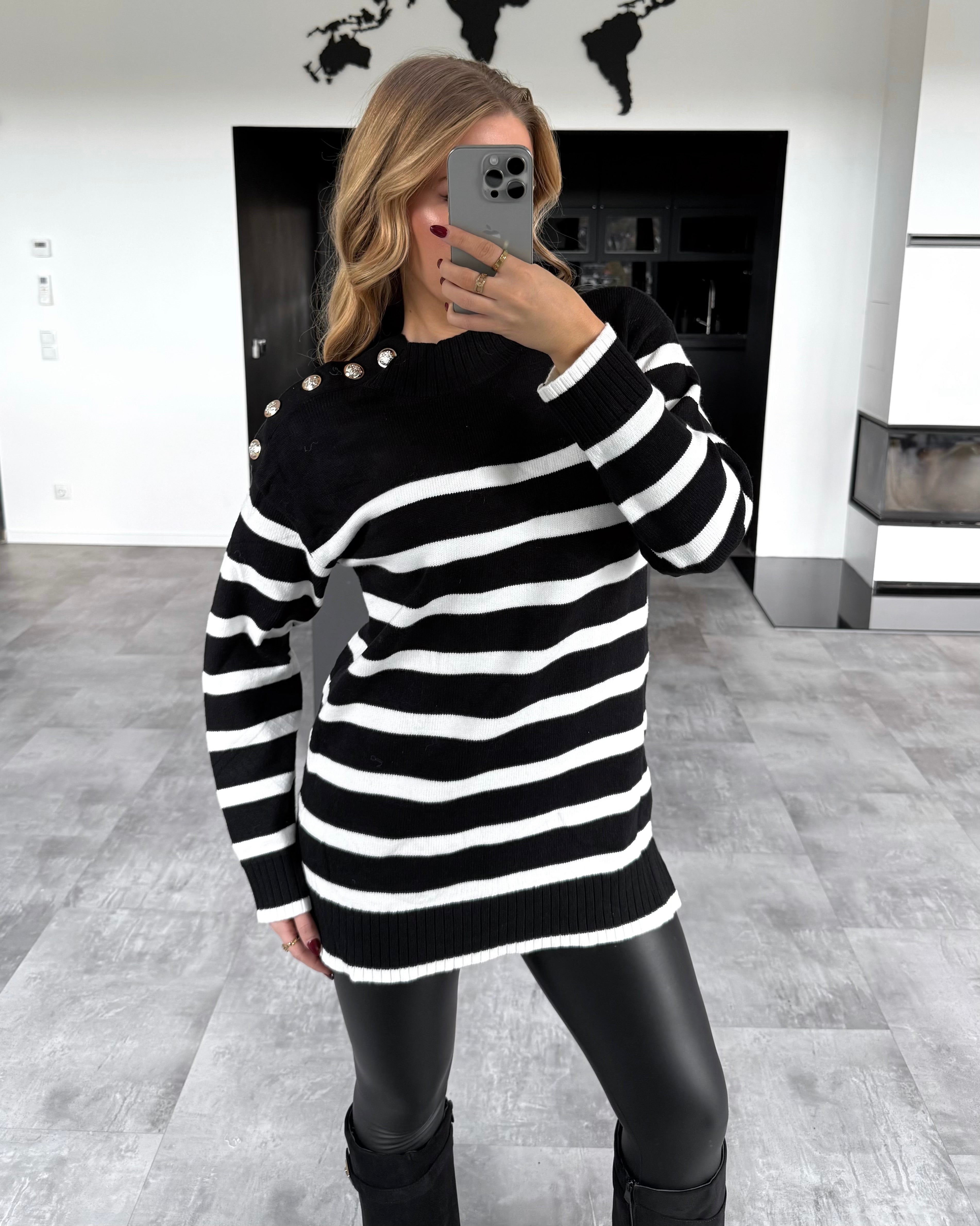 Pullover "Maribel" mit goldenen Knöpfen Schwarz-Weiß