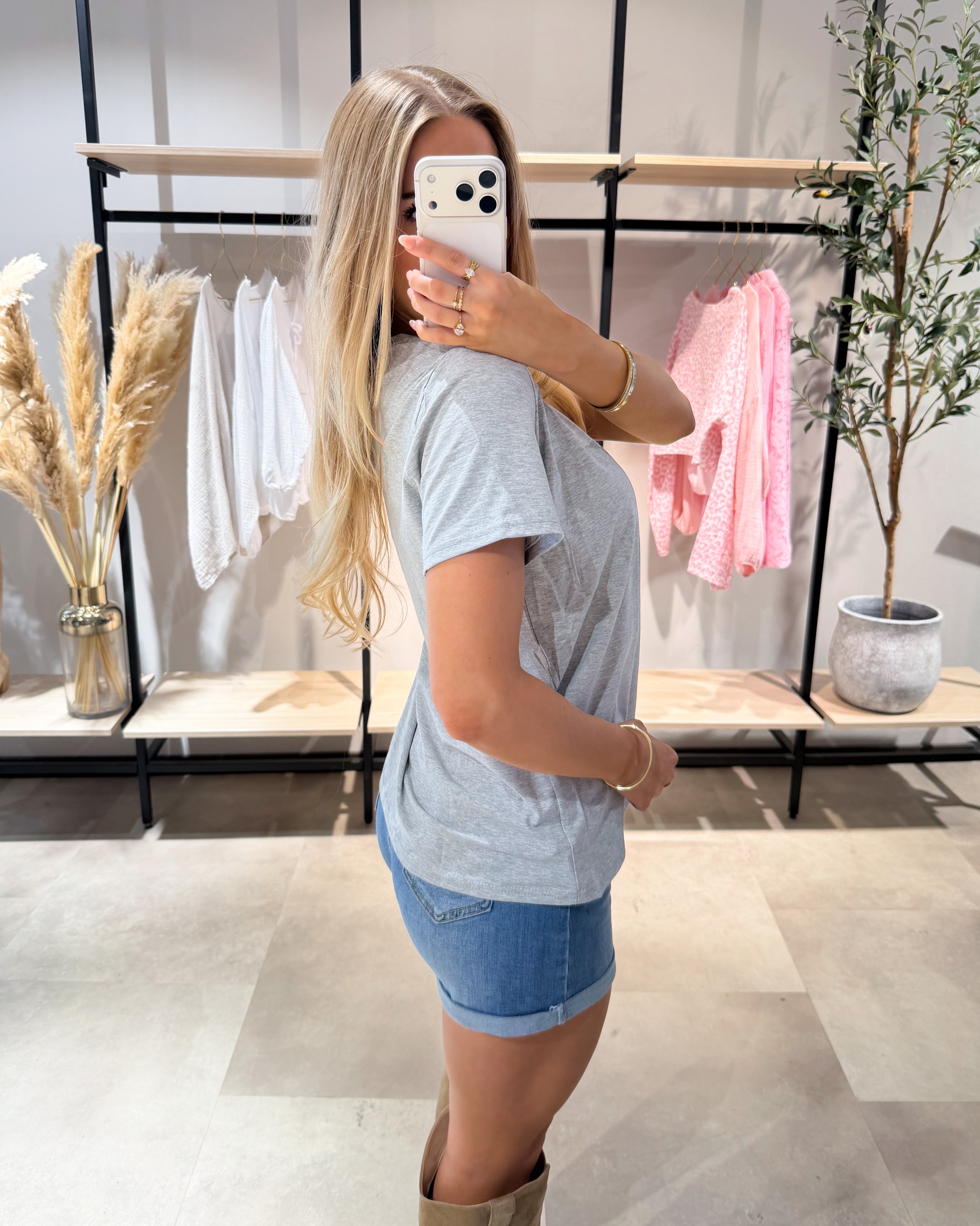T-Shirt "Nova" V-Neck