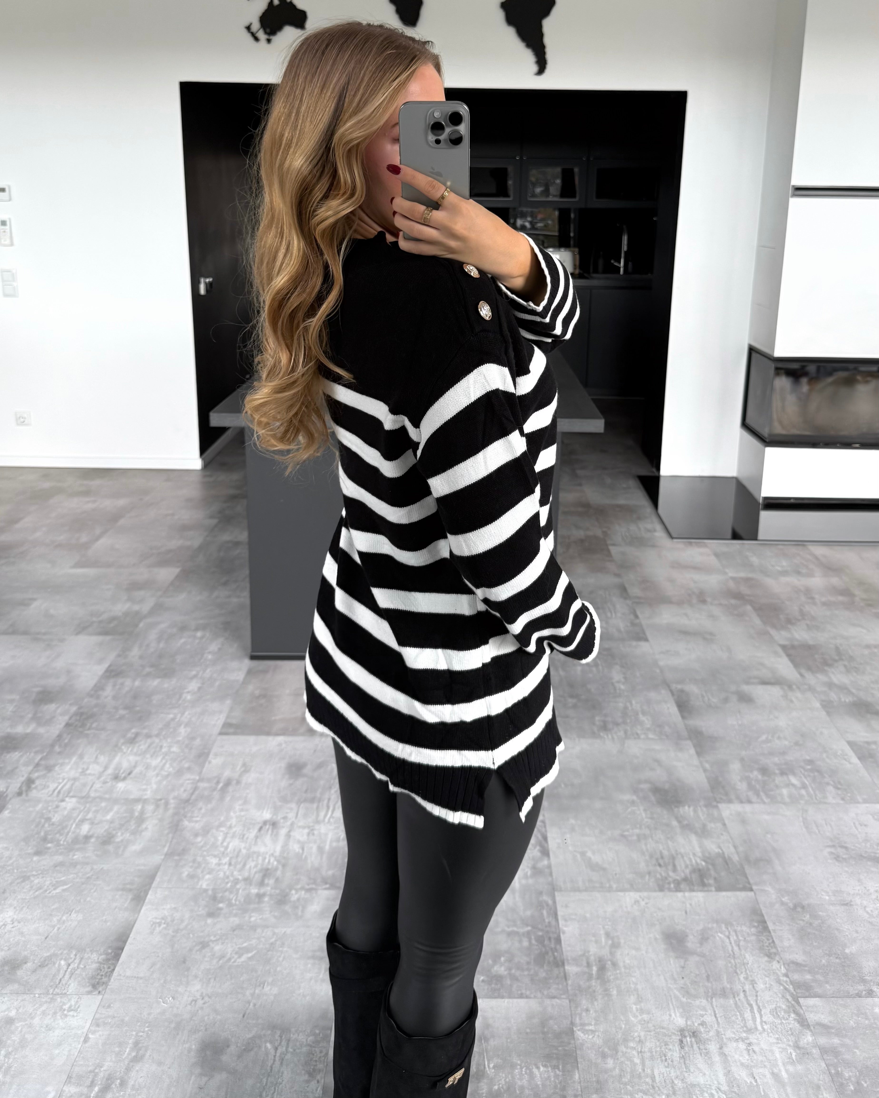 Pullover "Maribel" mit goldenen Knöpfen Schwarz-Weiß