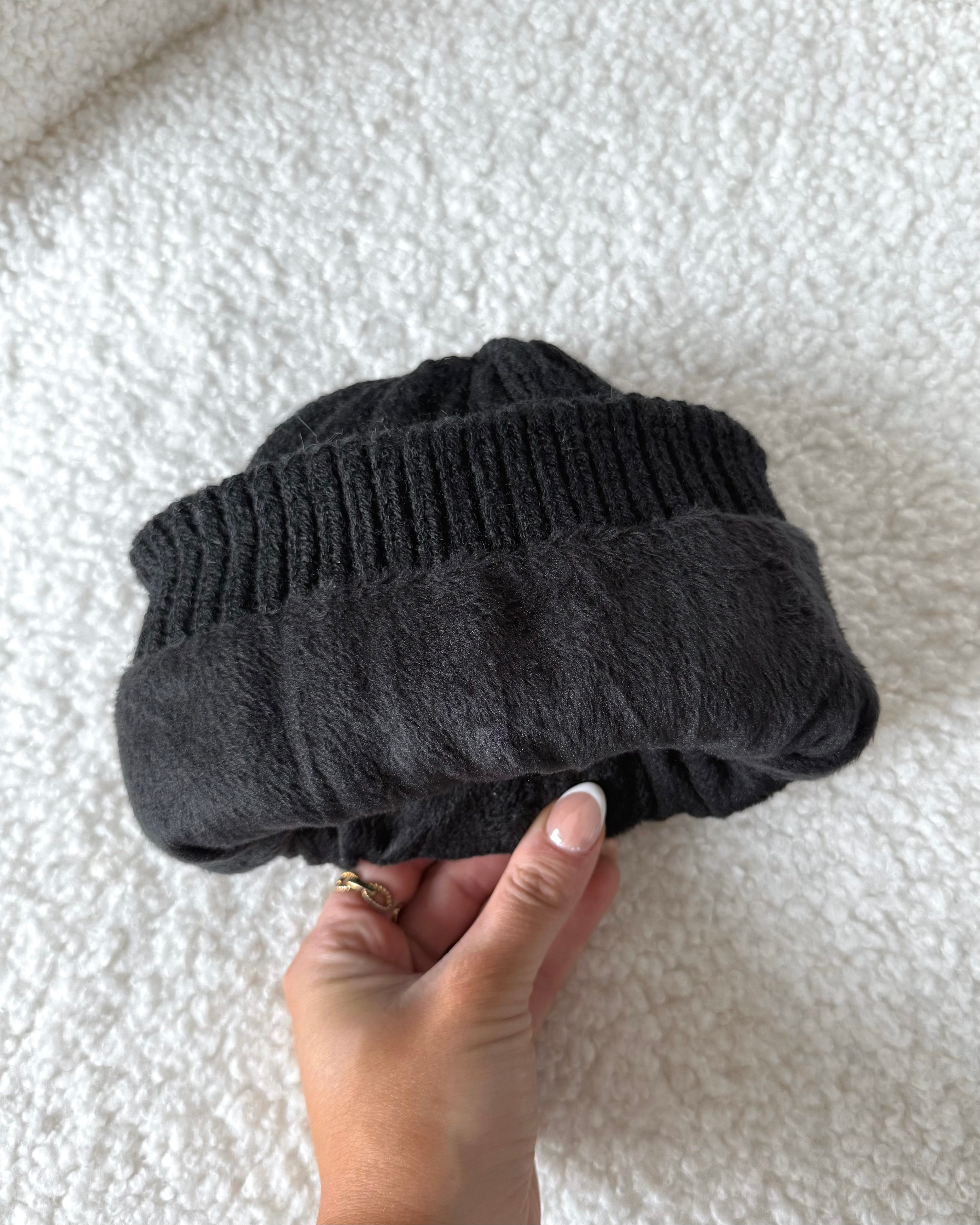 Mütze "Lumi" mit Bommel Schwarz