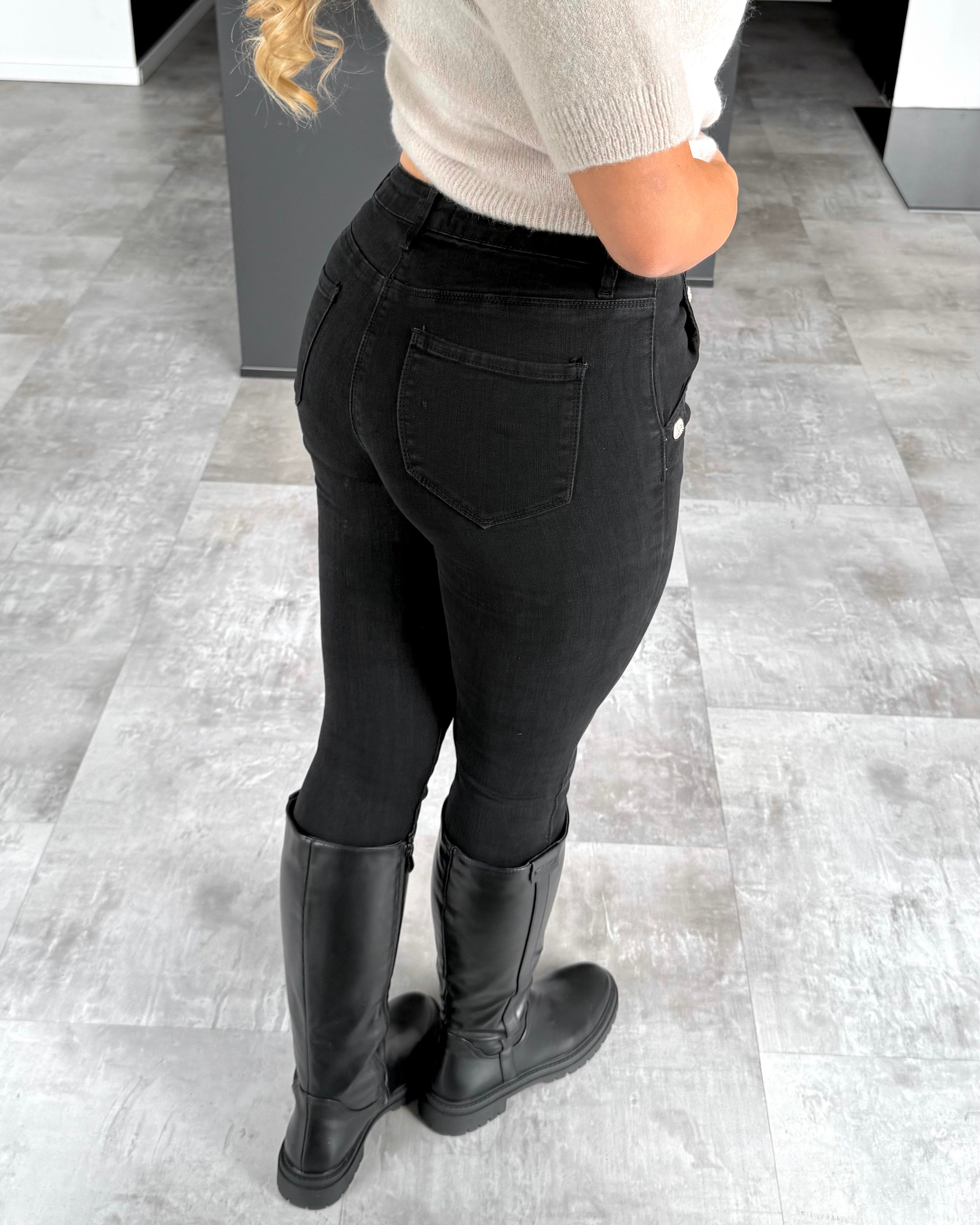 Skinny Jeans „Gwen“ mit goldenen Knöpfen Schwarz