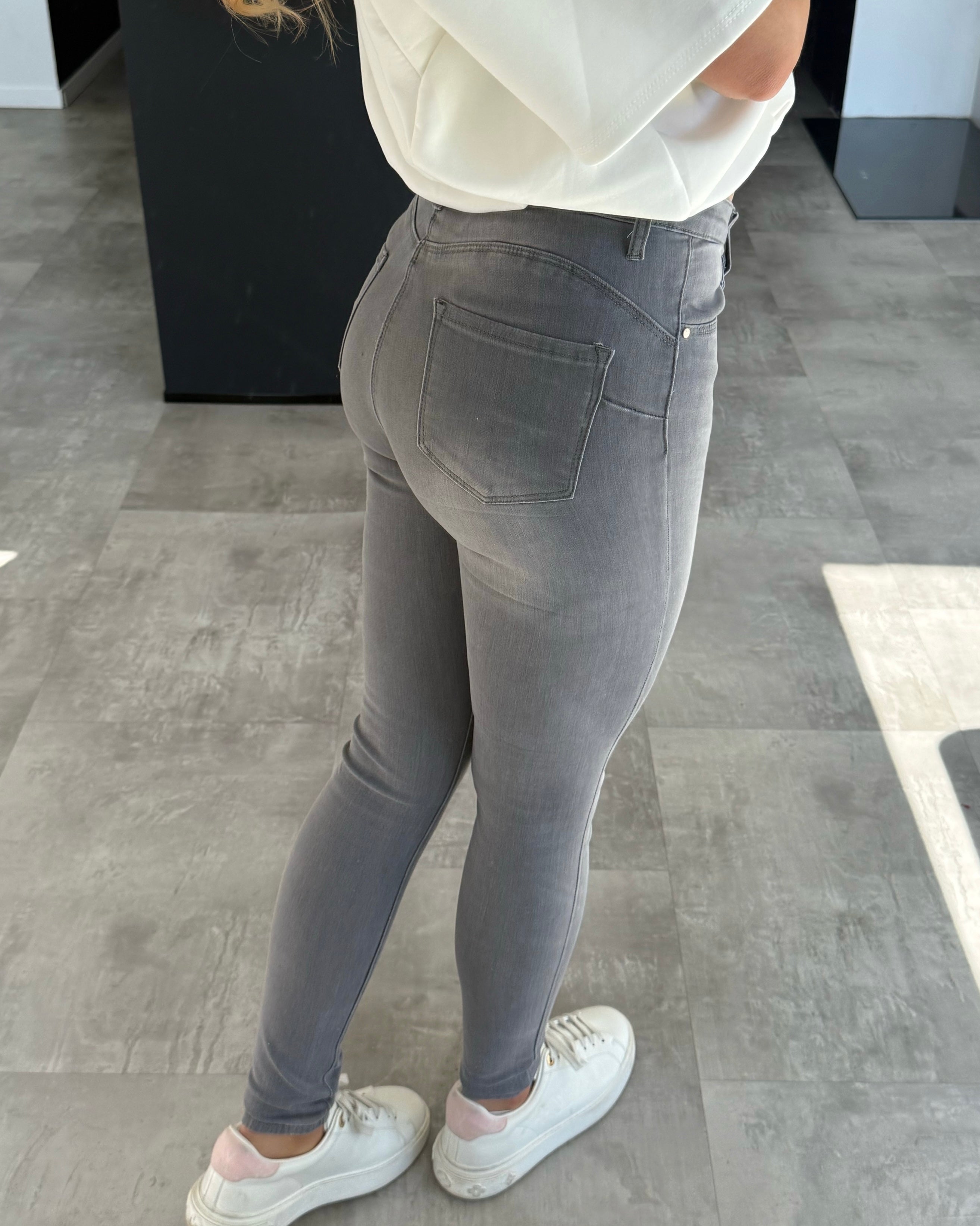 Push-Up Skinny Jeans "Fallon" Grau