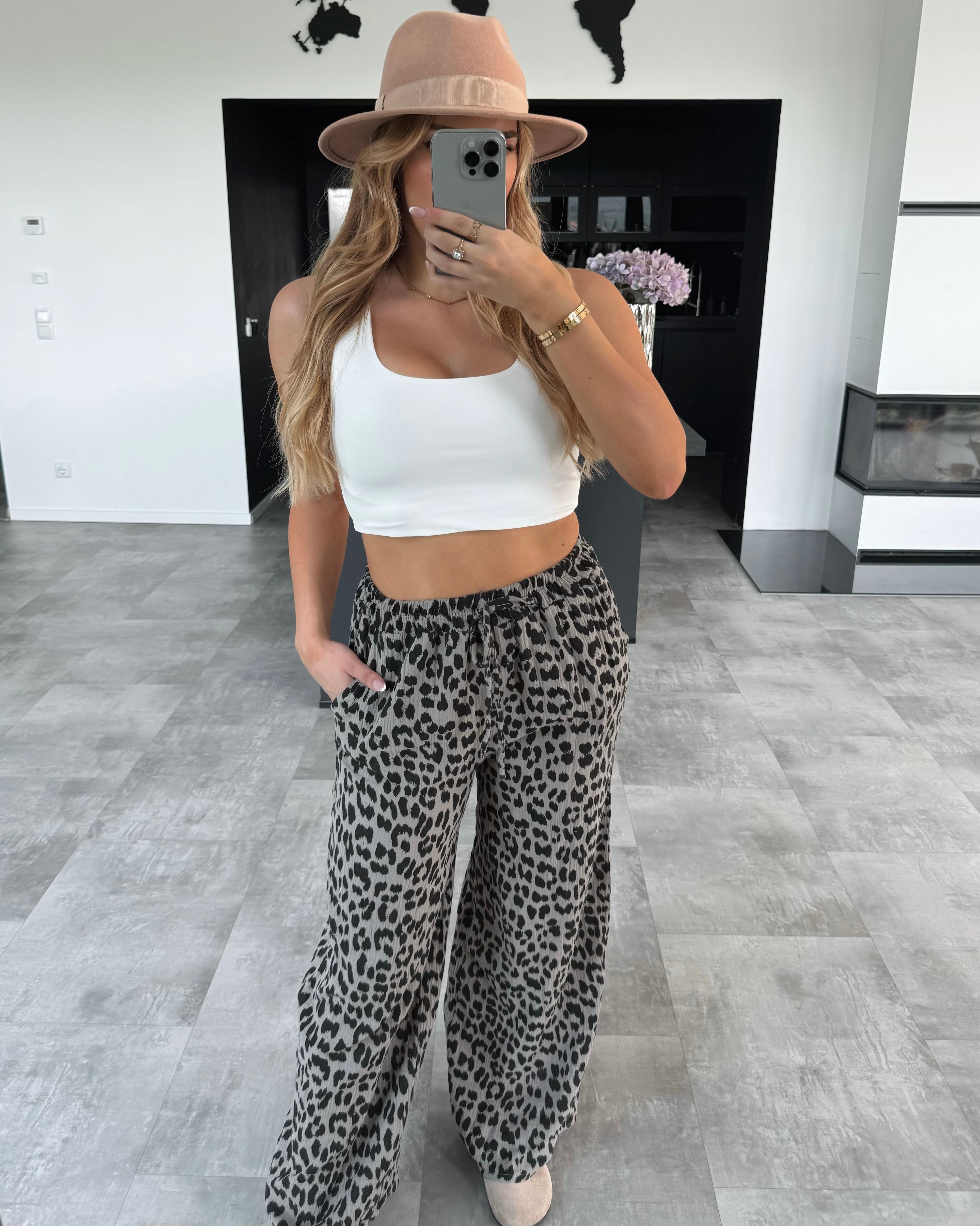Musselin Hose „Nala“ Leoprint Grau