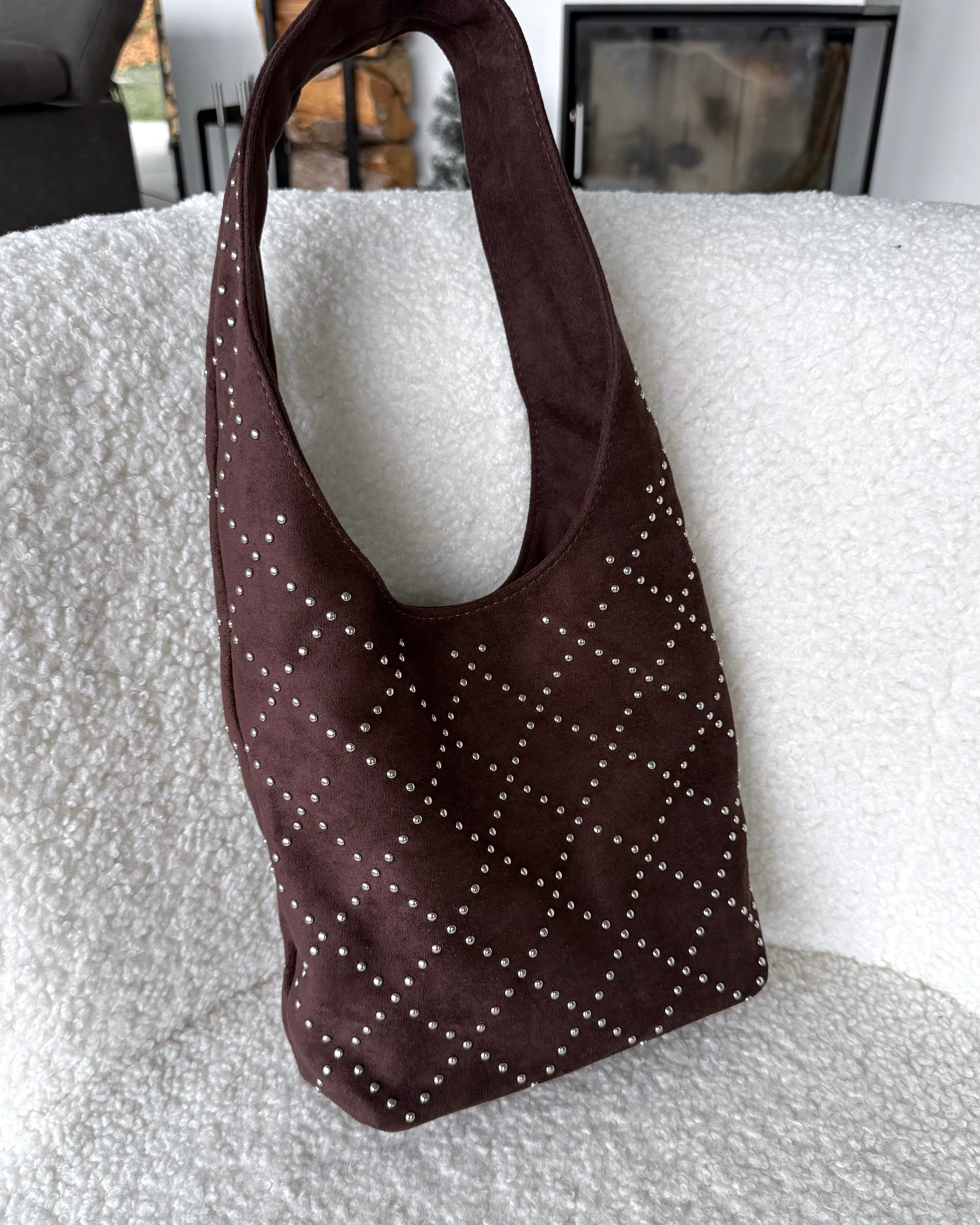 Tasche "Elyra“ Chocolate mit Nietenpunkten