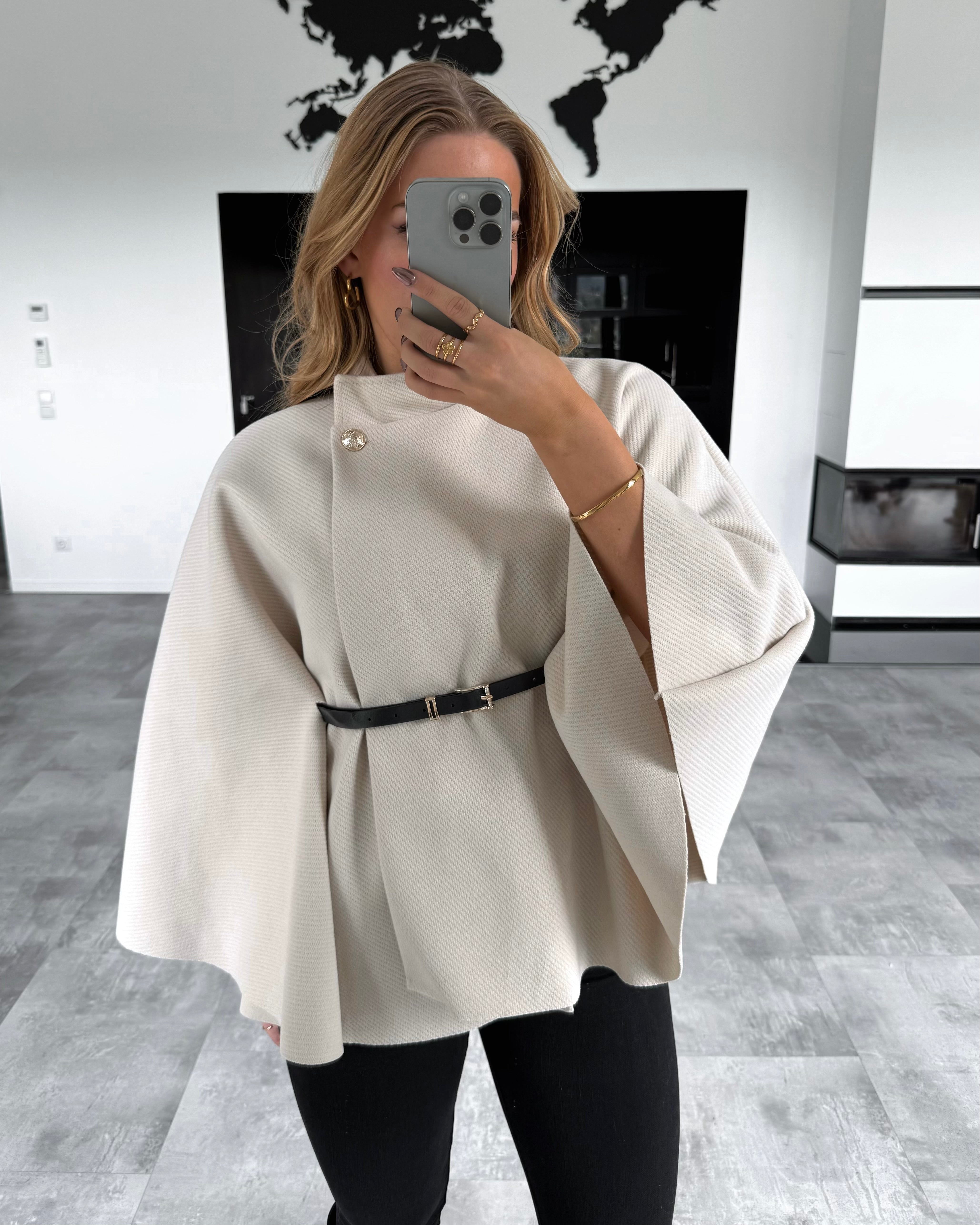 Mantelcape “Audrey” mit Gürtel Creme