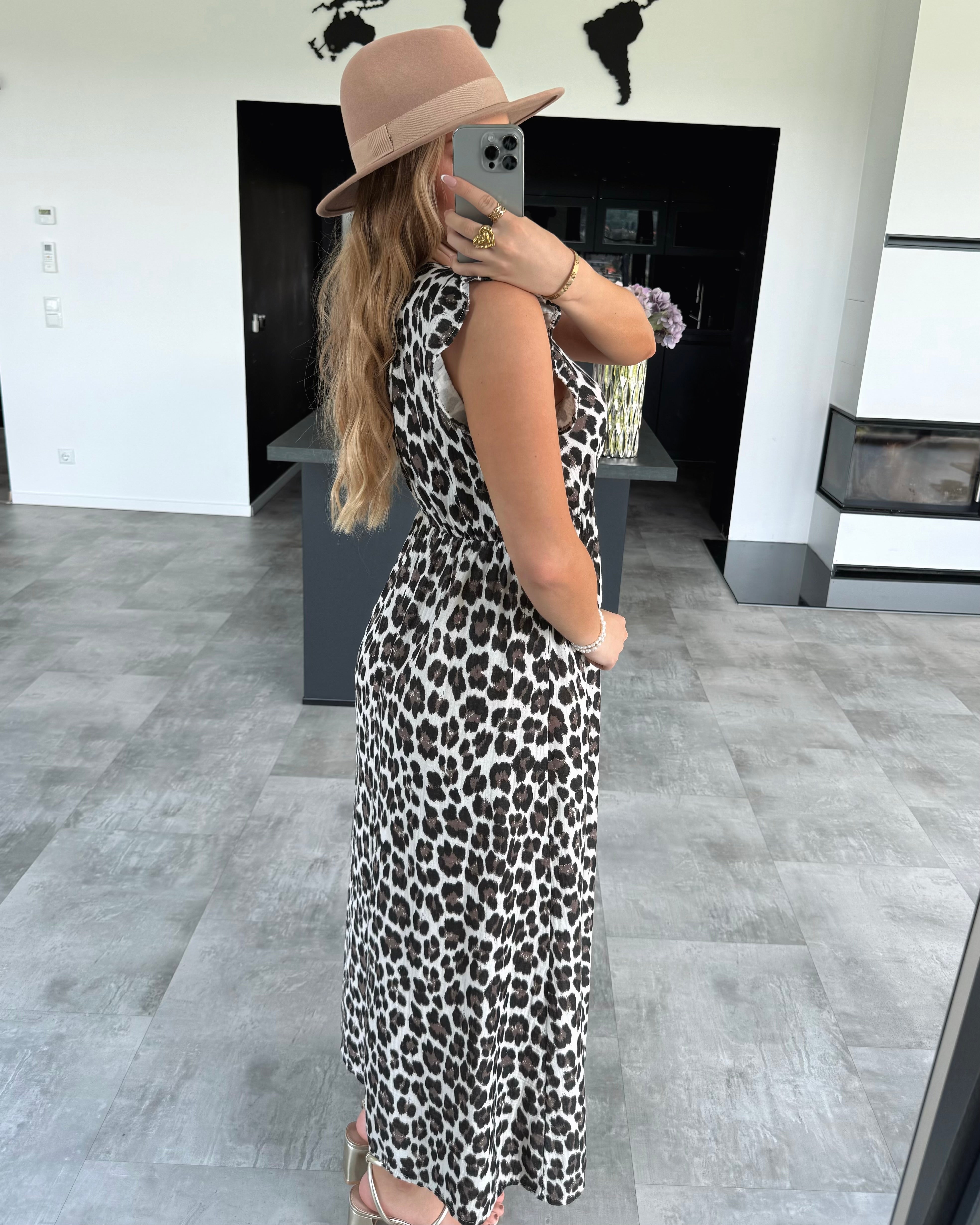 Musselin Kleid “Naya” Leo Beige