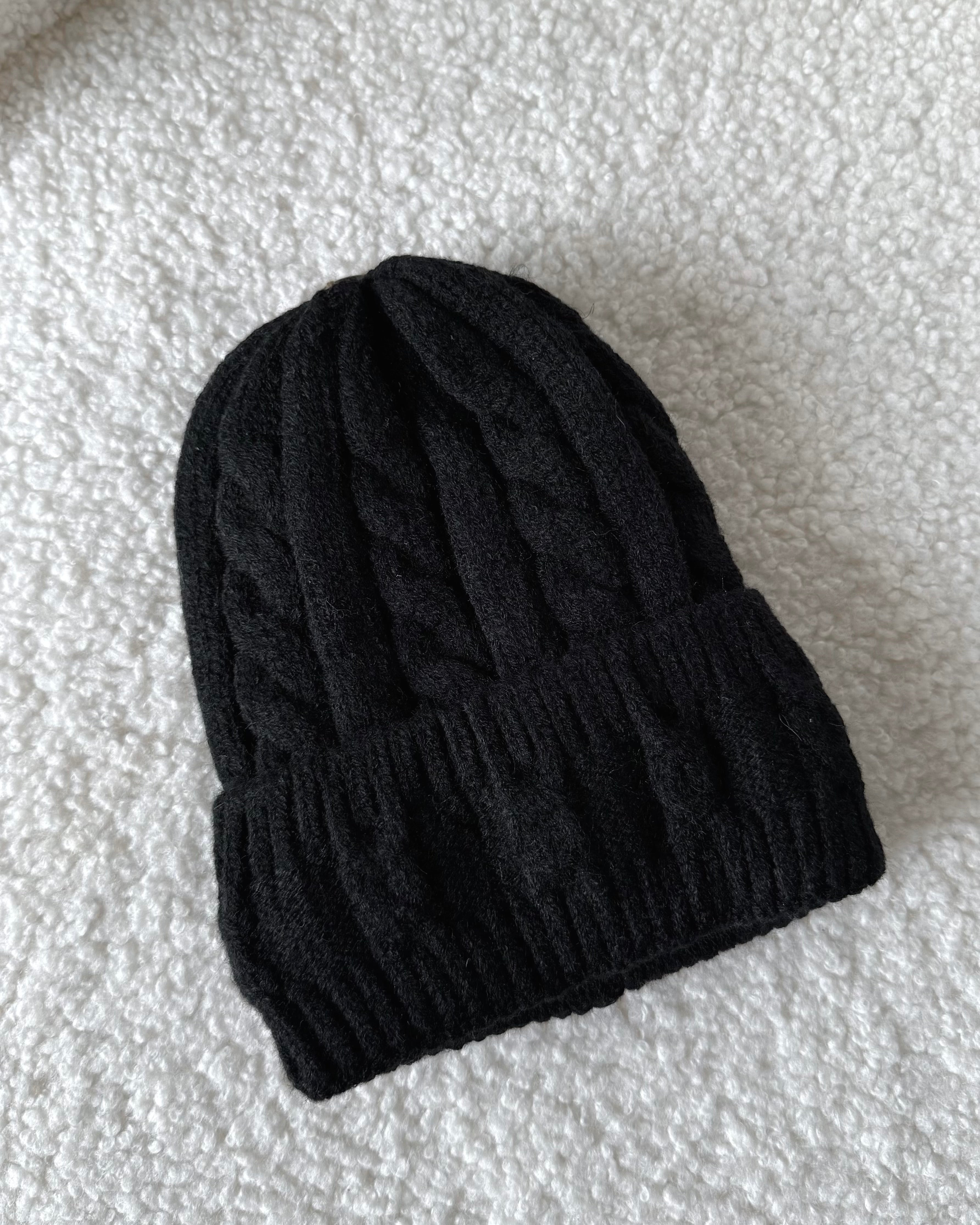 Mütze "Lumi" mit Bommel Schwarz