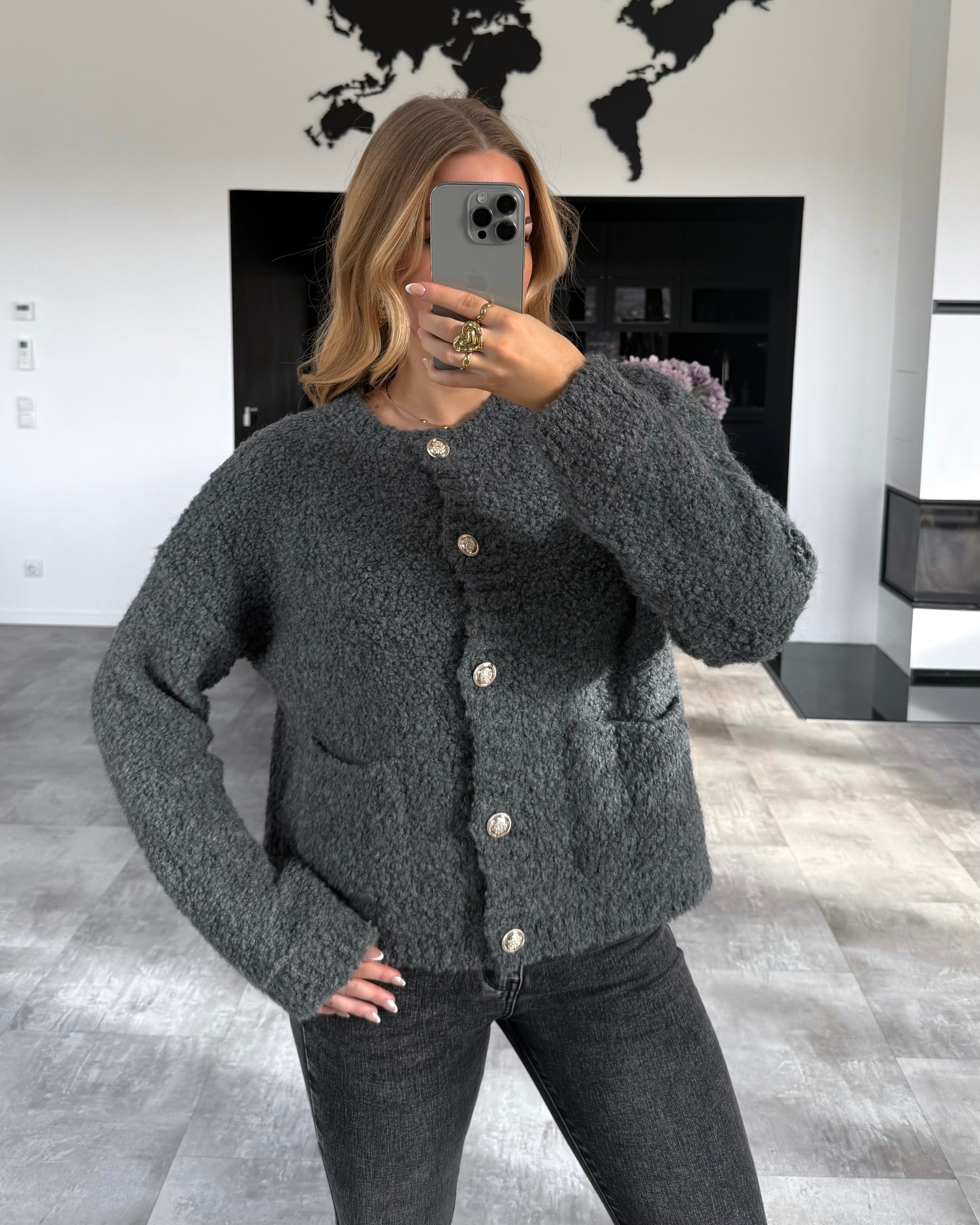 Bouclé Cardigan "Estelle" mit goldenen Knöpfen Grau