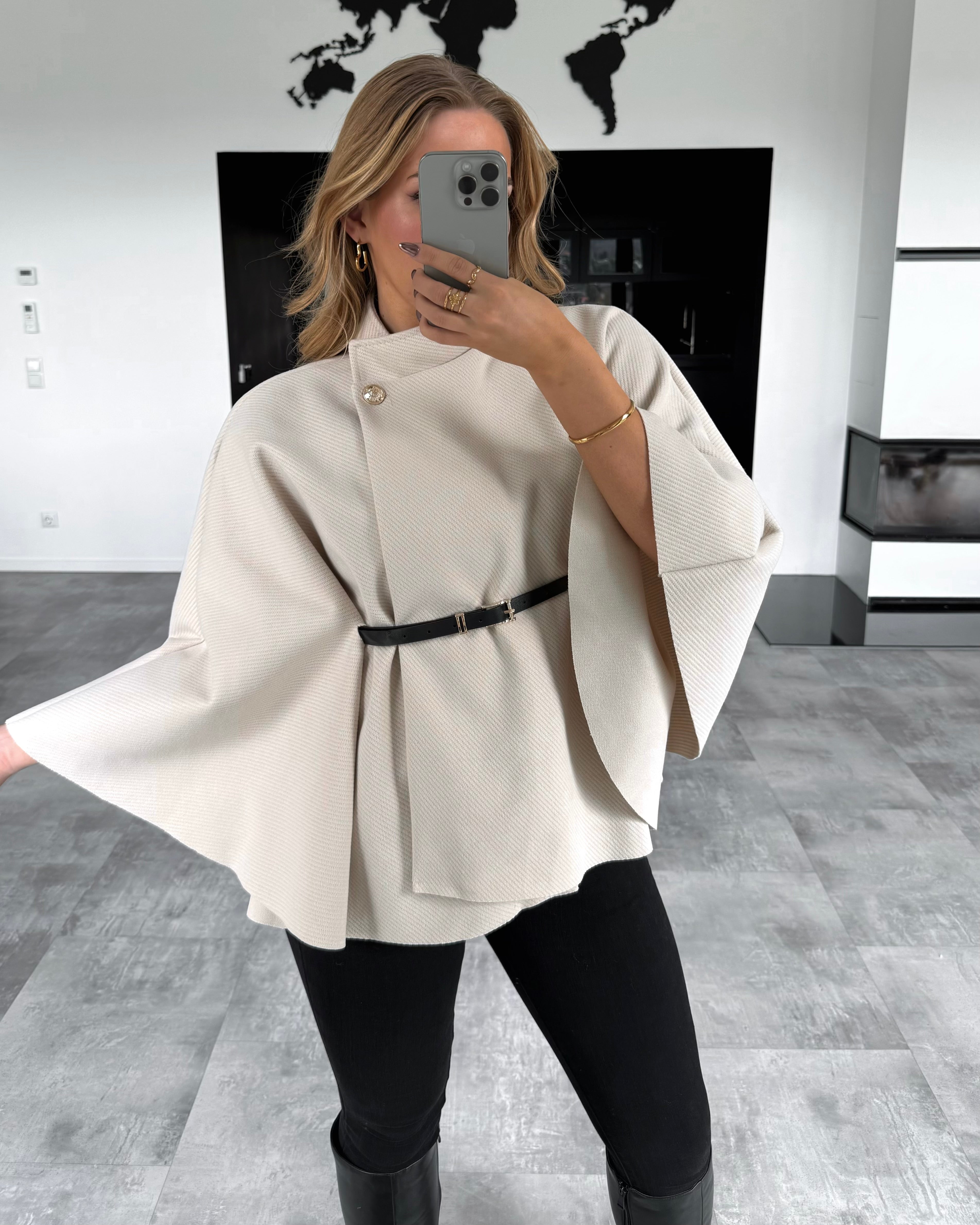 Mantelcape “Audrey” mit Gürtel Creme