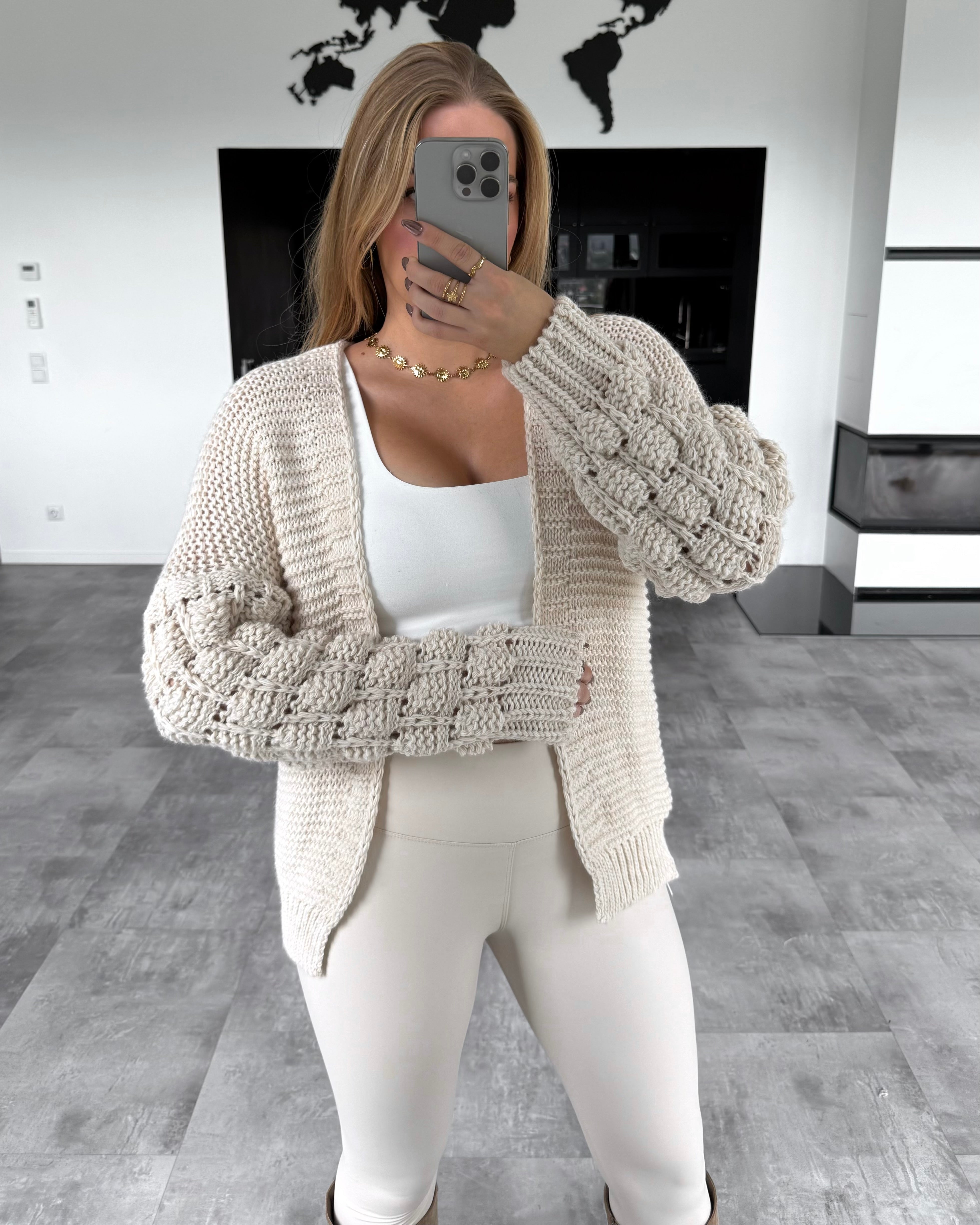 Cardigan “Cloudy” Kurz Beige
