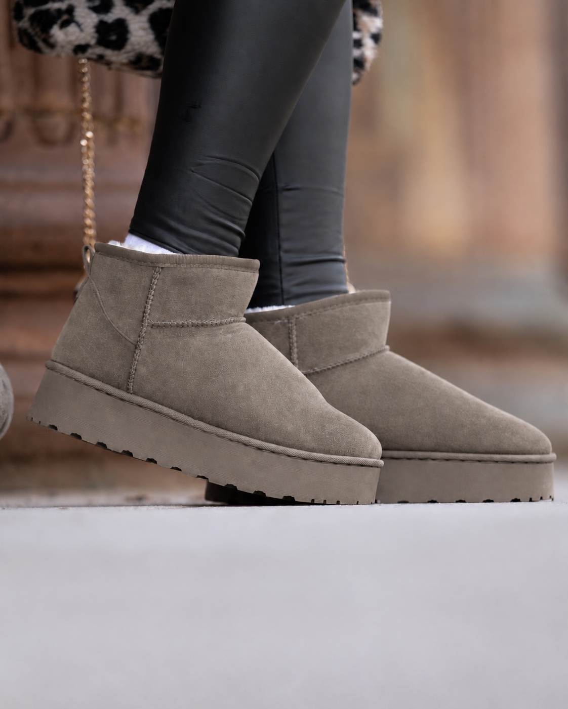 Mini Boots mit Plateau