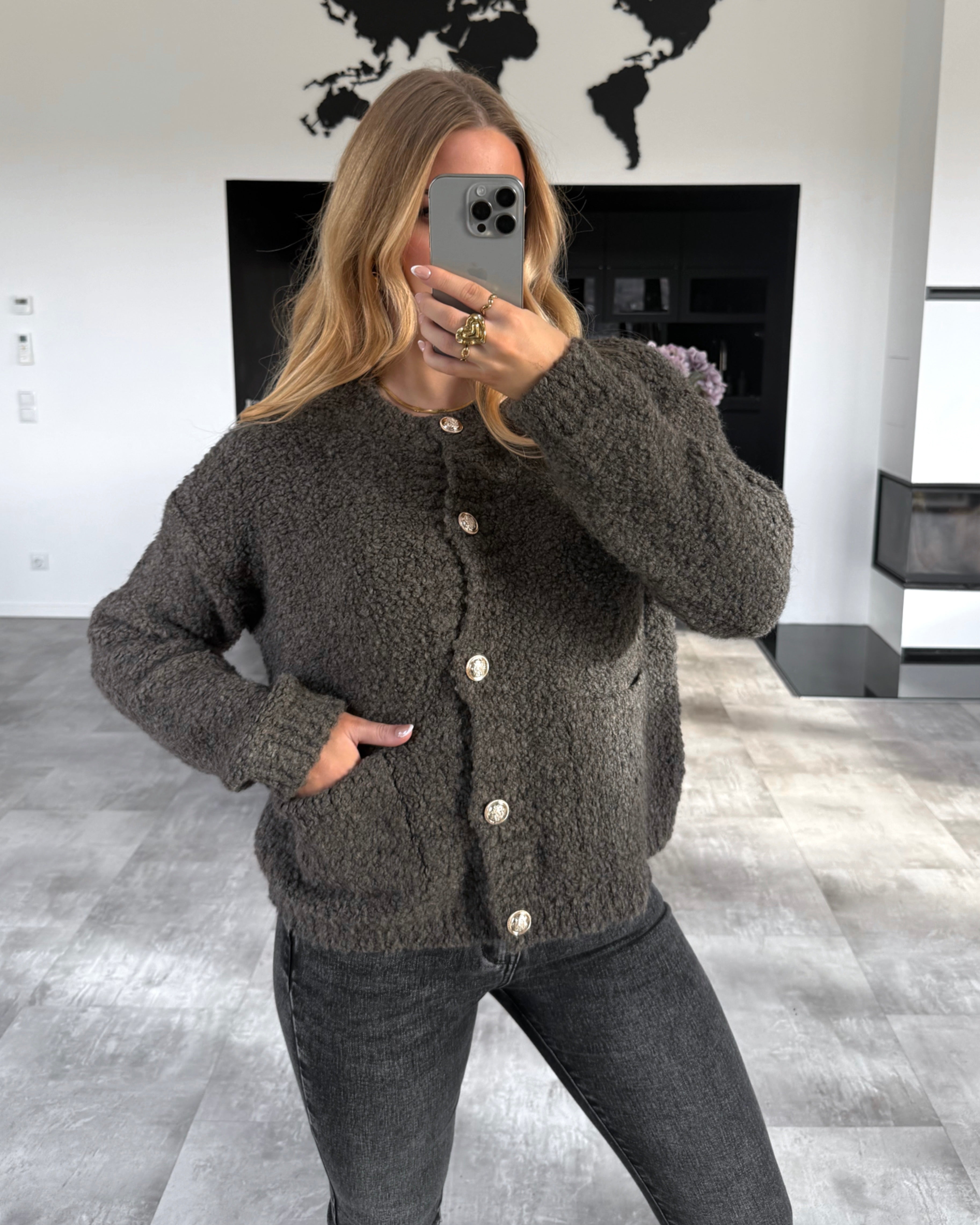 Bouclé Cardigan "Estelle" mit goldenen Knöpfen Dunkelbraun