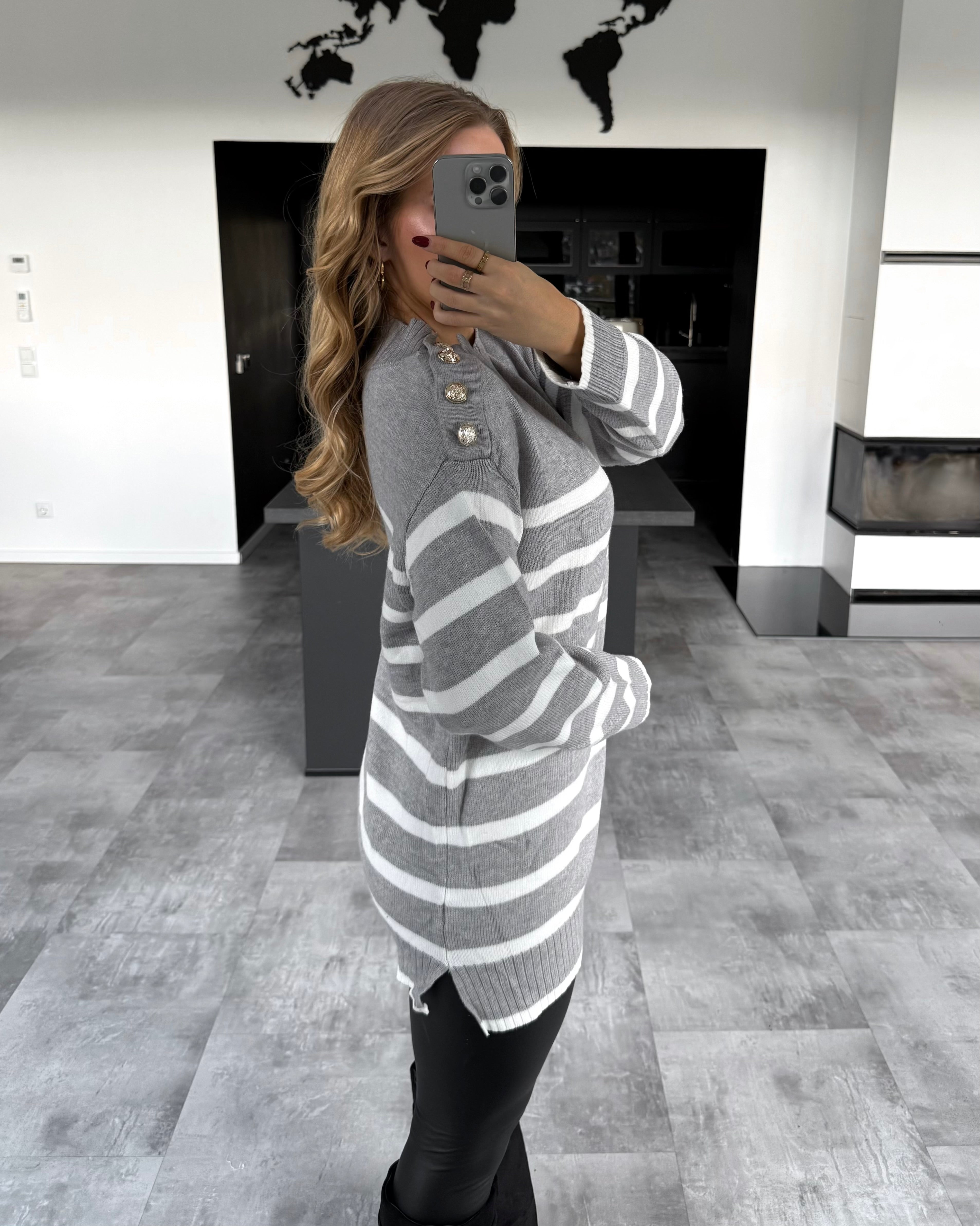 Pullover "Maribel" mit goldenen Knöpfen Grau-Weiß